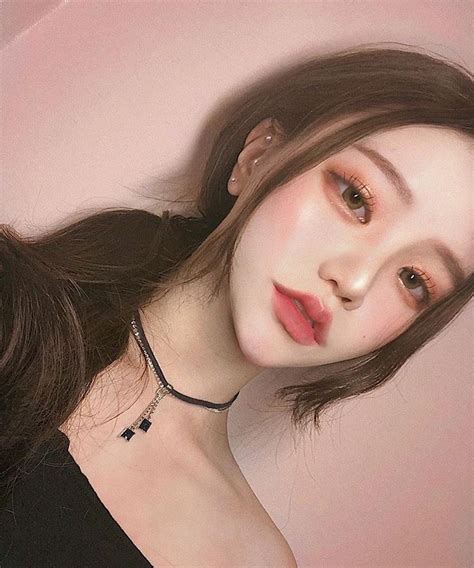 ᴹᴱ ᴱᴬᴿᴬ ♡ Meeara Korean Ulzzang Girl Instagram Pink Rosa