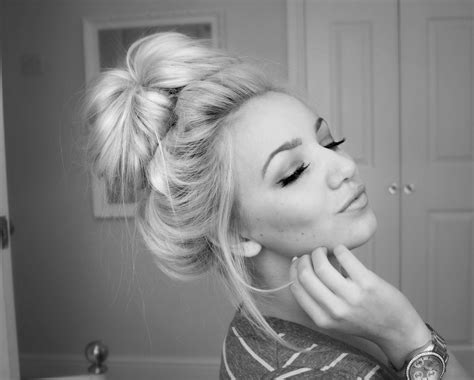 Perfect Easy Messy Bun Tutorial Without Sock Donut Hair Styles Greasy Hair Hairstyles