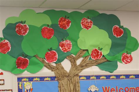 Rm3 September Apple Tree Board With Fork Painted Apples Apple Tree