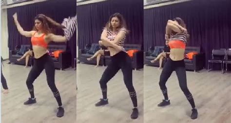 OMG Urvashi Rautela Goes TOPLESS While Dancing