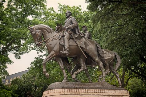 Statue Of General Robert E Lee On His Horse Traveller Sculpture By