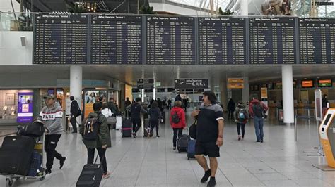 Wegen Corona Krise Flughafen München plant Stellenabbau