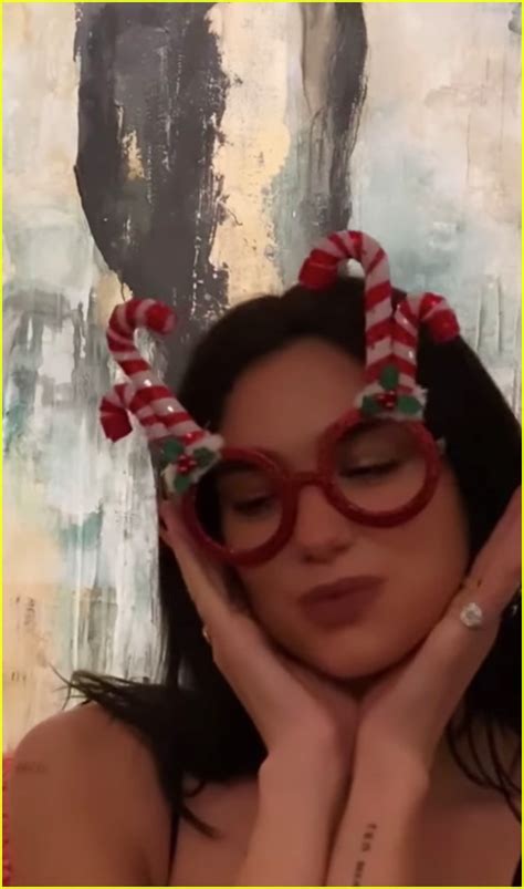 Gigi Hadid Shares New Photos Of Her Baby Girl On Christmas Photo