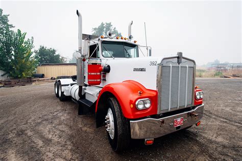 1977 Kenworth W900a With Extended Hood