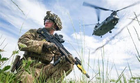 British Army News Uk Soldiers Ammunition Drill Us Troops Lieutenant
