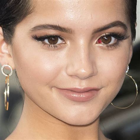 Isabela Moner Makeup Black Eyeshadow Gold Eyeshadow Gray Eyeshadow