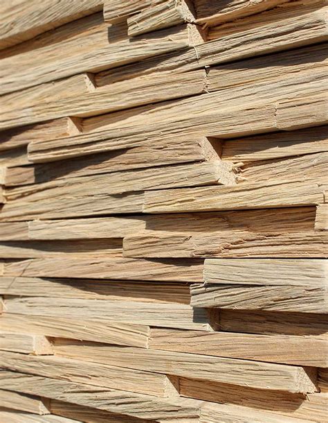 Die natürliche variante ist meist gräulich gefärbt, da die jahrelangen witterungsverhältnisse dem natürlichen werkstoff zusetzen. Wandpaneele Holz -Eiche unbehandelt - Schichtarbeit | material-id