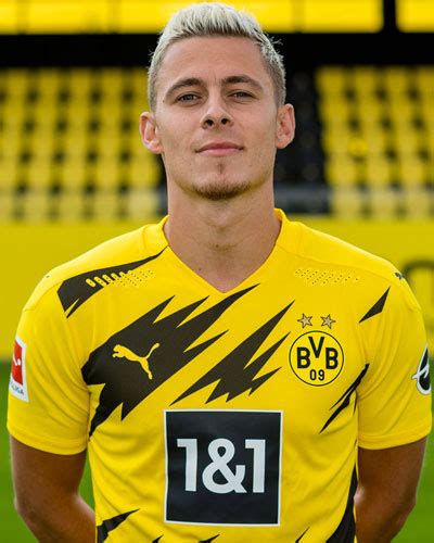 He began playing football since 1998 in royal stade brainois, a football academy in his hometown, before moving to tubize and there after lens. Thorgan Hazard
