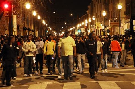 Social Media Flash Mobs Face Illinois Crackdown