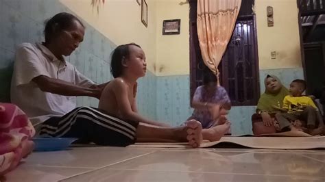 Tradisional Pijat Anak Di Tanjung Balai Asahan Sumut Youtube