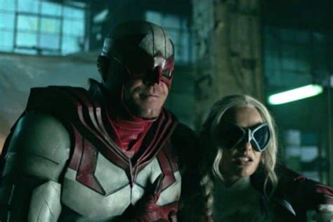 ‘titans New Look At Alan Ritchson And Minka Kelly In Season 2 Heroic