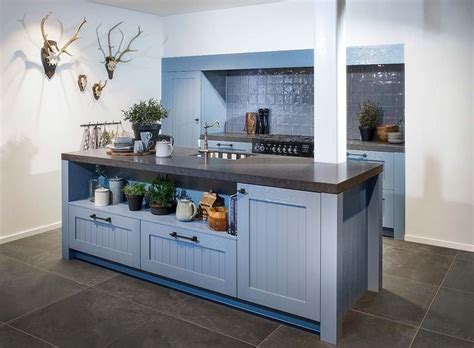 Blauwe Landelijke Keuken Met Eiland Bekijk De Foto S Kitchen Home