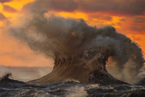 Photographer Captures The Magnificent Waves Of Lake Erie Demilked