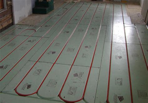 In this video i'll show you how i installed radiant floor heat in my home. Floor Heating Systems Under Tile | TcWorks.Org