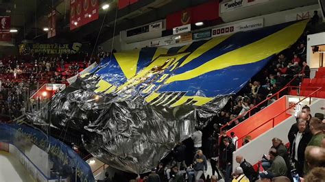 Хк седертеље (sr) club esportiu de södertälje, suècia (ca). Södertälje SK tifo inför SSK-AIK 2017-09-29 - YouTube