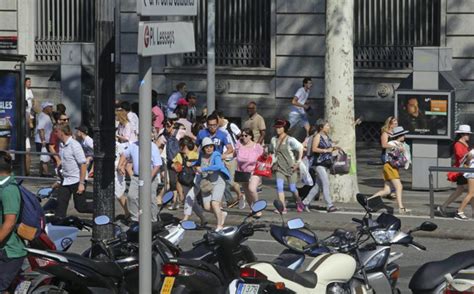 van ploughs into barcelona crowd in attack media say 13 dead