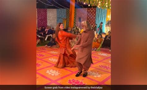 Viral Video Shows Pakistani Couple Grooving To Beedi Jalaile From Omkara