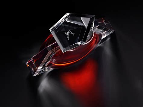 Daniel Libeskind Creates Angular Bottle For Richard Hennessy Cognac
