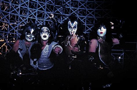 Pin By Gonzalo Roa On Kiss Kiss Pictures Kiss Concert Hot Band