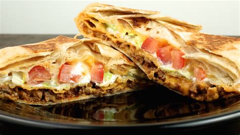 Cut 1 tortilla in quarters, and add each quarter on top of each of the fillings on all the. Homemade Crunchwrap Supreme Recipe | Crunchwrap Recipe