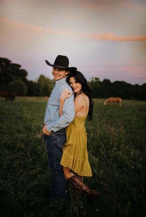 Madiwagnerphotography Western Engagement Photos Engagement Picture