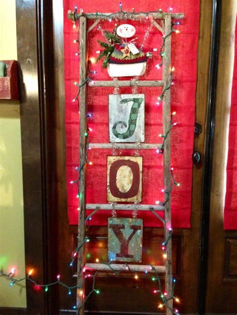20 Old Wooden Ladder Decorating Ideas For Christmas Decoomo