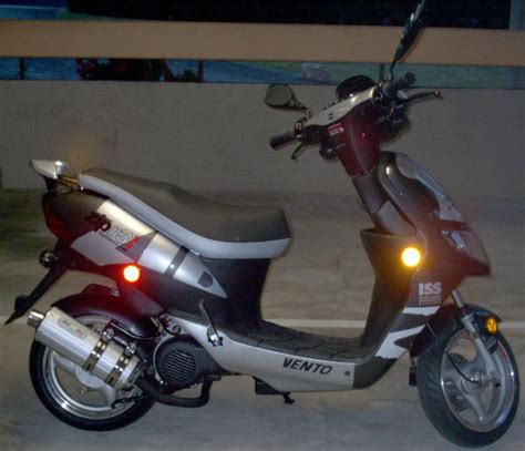 In vento, we care about you and your budget, this is why we created the affordable zip r3i, a scooter that has all the essentials for the demands of a big city. 2007 Vento Zip r3i TurboCam - Moto.ZombDrive.COM