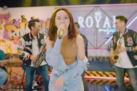 Lirik Dan Terjemahan Lagu Rungkad Oleh Happy Asmara Yang Viral Di
