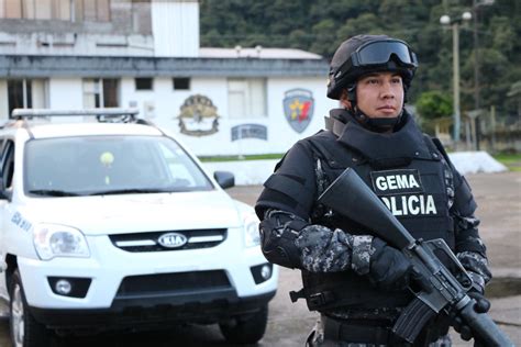 Policía Ecuador El Riobambeño Todo Sobre R I O B A M B A