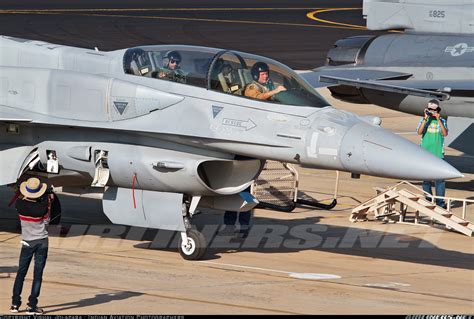Lockheed Martin F 16f Fighting Falcon United Arab Emirates Air