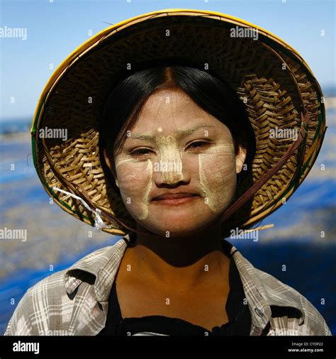 Woman With Thanaka On Cheeks Ngapali Myanmar Stock Photo Alamy