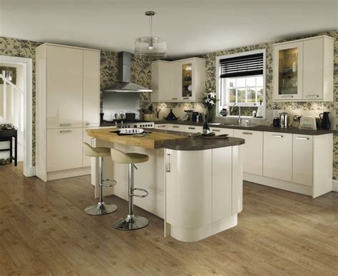 This kitchen is the perfect mix between a modern kitchen and a traditional kitchen by using shaker kitchen cabinets but adding in modern marble worktops and pendant lighting. Glendevon Gloss Ivory Kitchen | Universal Kitchens ...