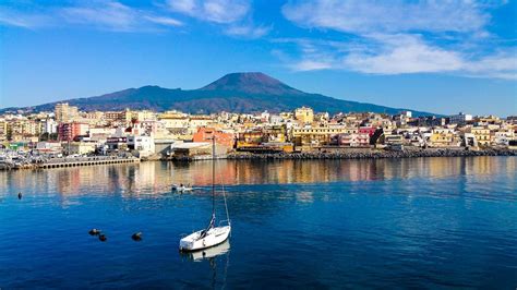 Well known for its wonderful architecture and rich history, this is one apart from its fantastic buildings and historic sites found here, naples is also renowned for its amazing food, at any hour. Naples, Italy - Tourist Destinations
