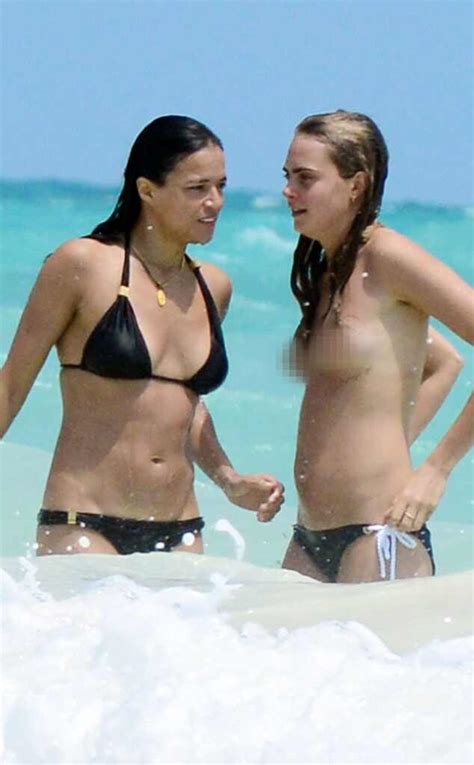 Carla Delevingne Qued En Topless En La Playa Junto A Michelle Rodr Guez