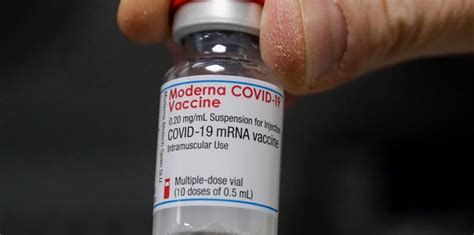 La vacuna de moderna se recomienda para personas de 18 años de edad o más. La OMS aprueba el uso de la vacuna de Moderna contra la ...