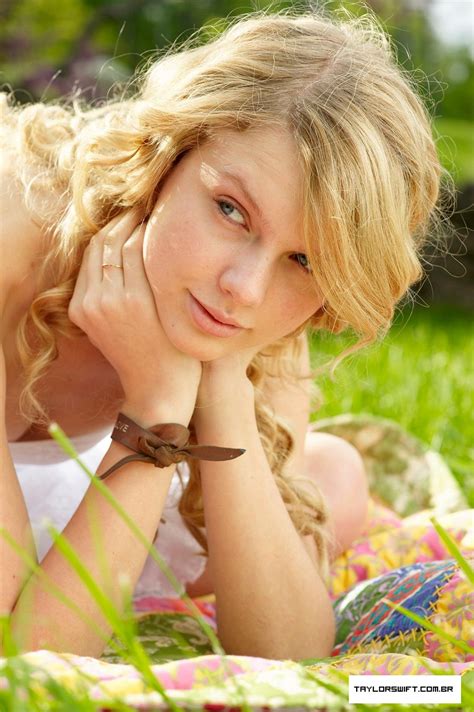 Taylor Swift Poses For People Without Wearing Any Makeup Photo 3