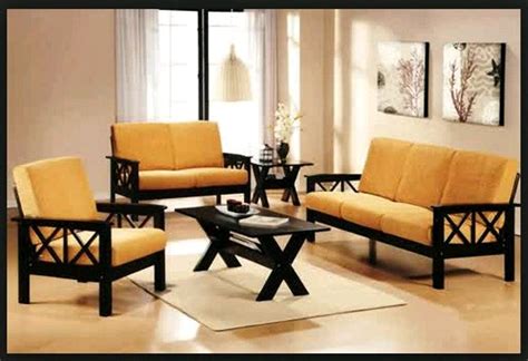 Untuk kamu yang menyukai model sleek, desain meja tamu dengan bentuk bundar dan terbuat dari kayu pernis seperti ini patut dicoba. Meja Kursi Besi Minimalis Ruang Tamu