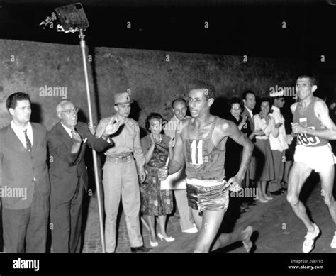 Abebe Bikila Winning The Olympic Marathon In Rome 1960 Stock Photo Alamy