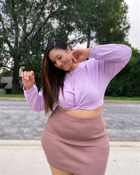 Erica Lauren Quick Facts Bio Age Height Weight Body Measurements Instagram Plus Size Model