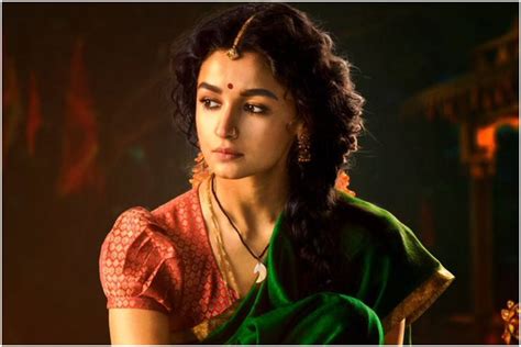 Alia Bhatt Looks Radiant As Sita In Ram Charan And Jr Ntr Starrer Rrr