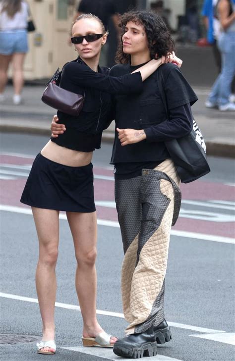 Lily Rose Depp’s Extreme Pda With Girlfriend 070 Shake Photos Herald Sun