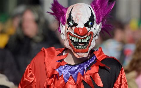 How much do ingredients matter? The Objective | Ola de terror por payasos diabólicos
