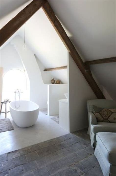 When selecting attic bathroom design ideas we must realize the issues that are important. 38 Practical Attic Bathroom Design Ideas - DigsDigs
