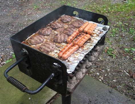 How to Cook Hamburgers With Aluminum Foil on a Gas Grill ...