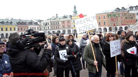 Wszyscy odetchnęli z ulgą, gdy przed upływem tygodnia strajk zakończono i drogi zostały odblokowane. Międzynarodowy Strajk Kobiet - Zamość, 8 marca 2017 - YouTube