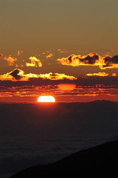 Sunrise Over Haleakala Crater Maui Hi Trip Anniversary Trips