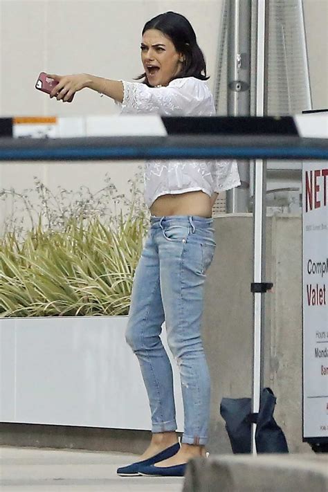 Mila Kunis Wears Jean Shorts While Pregnant To Run Errands B05