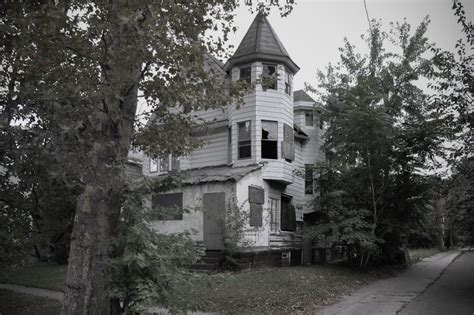 The 13 Scariest Real Life Haunted Houses In America