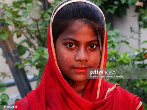 bangladeshi girl fotografías e imágenes de stock getty images