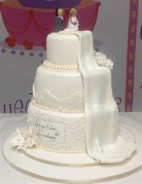 9 waterfall wedding cake saniomaanoor